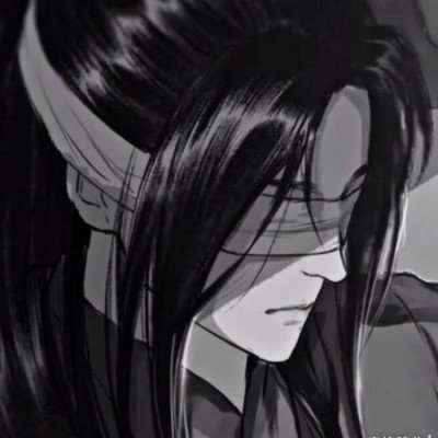 女子亲宝宝脚丫嘴唇肿成香肠